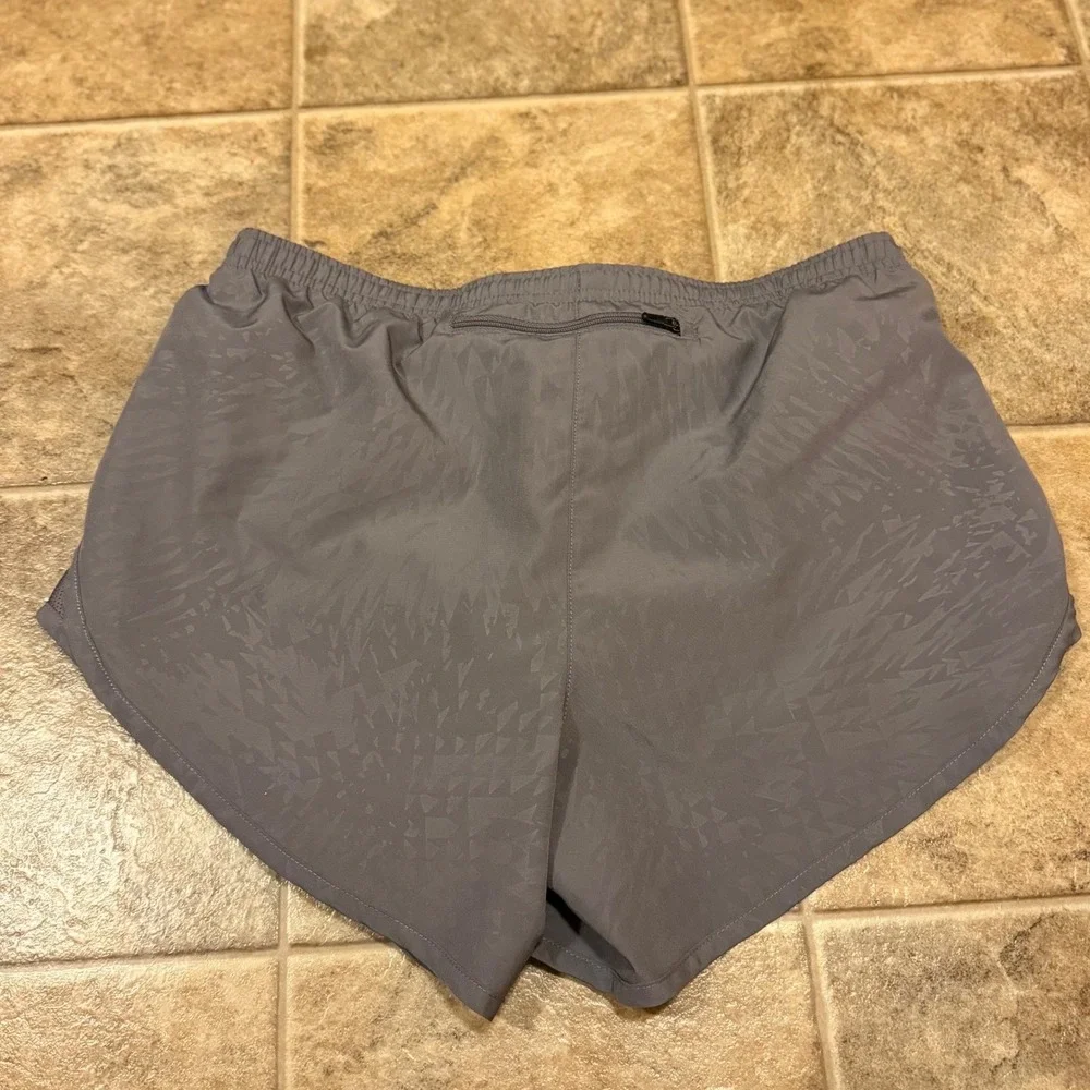 Nike Dri-FIT Womens‎ Medium Grey Geometric Running Shorts Mesh Panels Liner